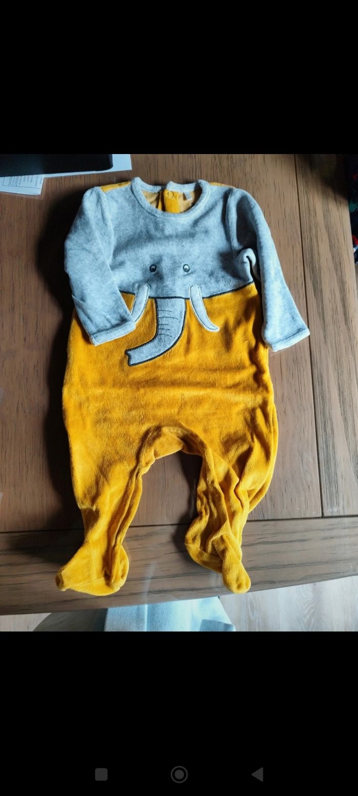 Lot de 7 pyjamas taille 6 mois - photo numéro 2