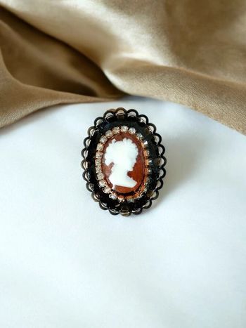 Magnifique broche camé style vintage femme