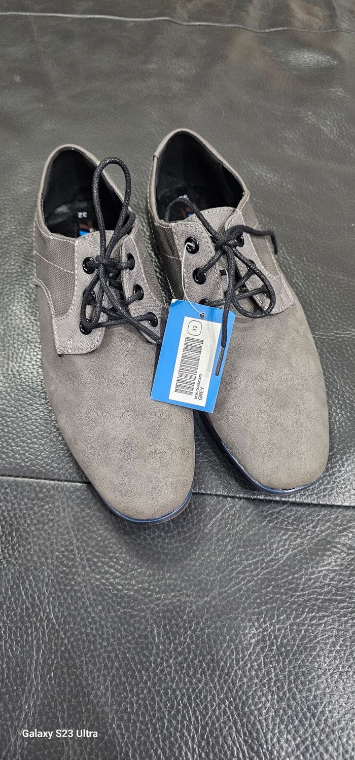 Chaussures de cérémonie garçon grise neuf avec etiquette pointure 32 - photo numéro 3