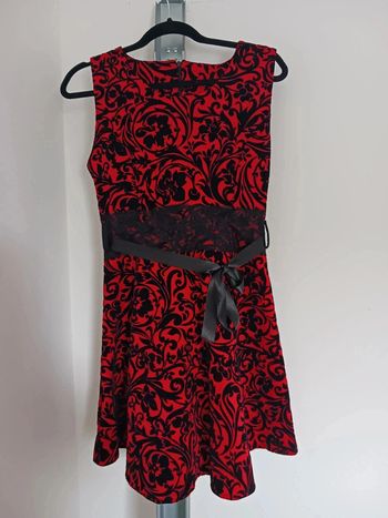 Robe motifs floraux rouge/blanche Taille L40