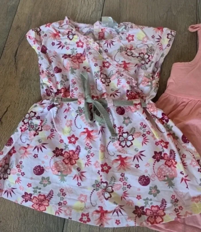 Lot de robes ete 6 mois - photo numéro 3