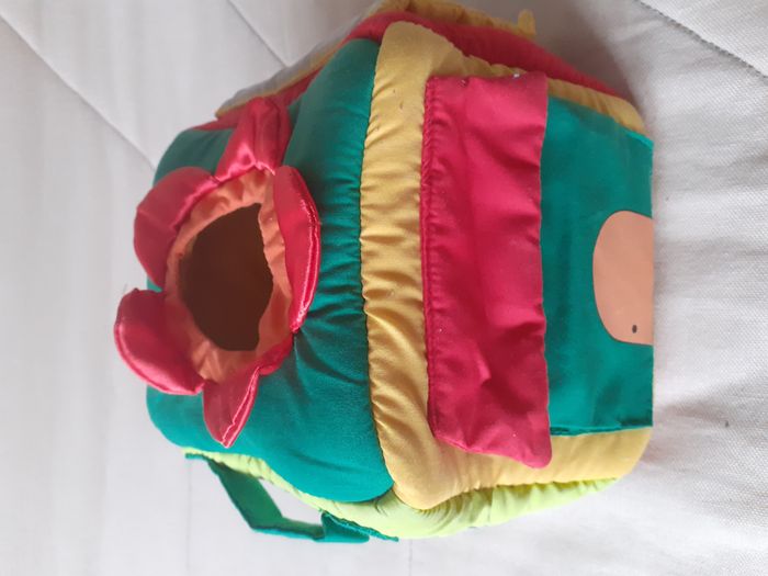 Peluche ou Cube d'activité en forme de maison en tissu à toucher - jeu d'éveil - photo numéro 2