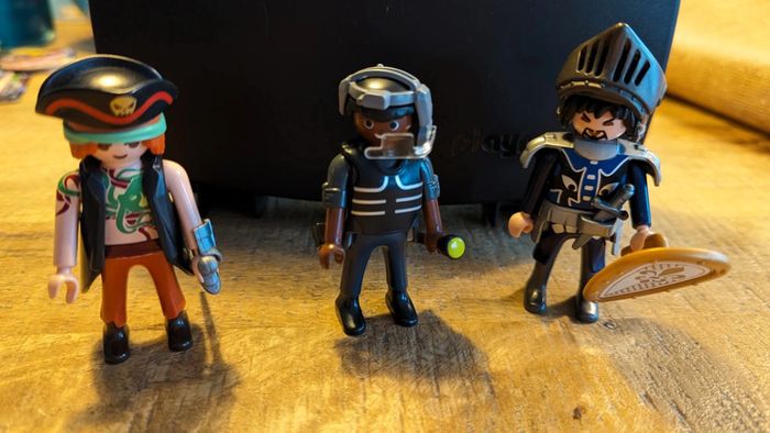 Lot de 3 personnages Playmobil pirate, chevalier, agent de sécurité - photo numéro 3