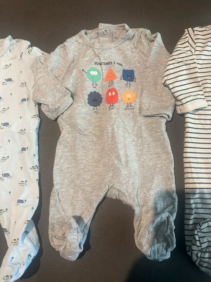 Lot 11 vêtements bébé garçon + 2 offerts - photo numéro 11