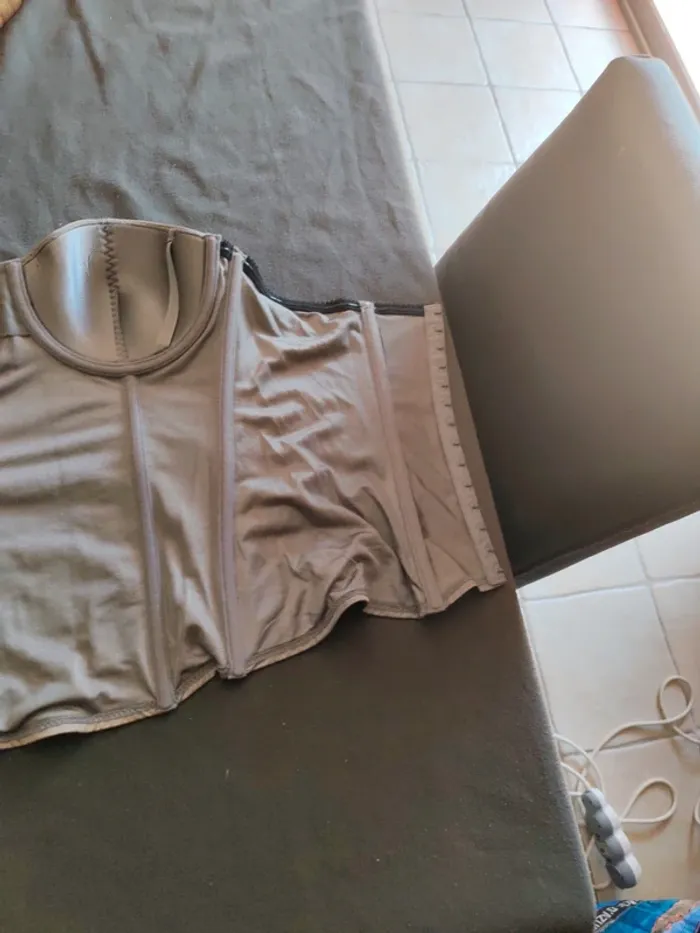 Bustier 80c gris et noir - photo numéro 4