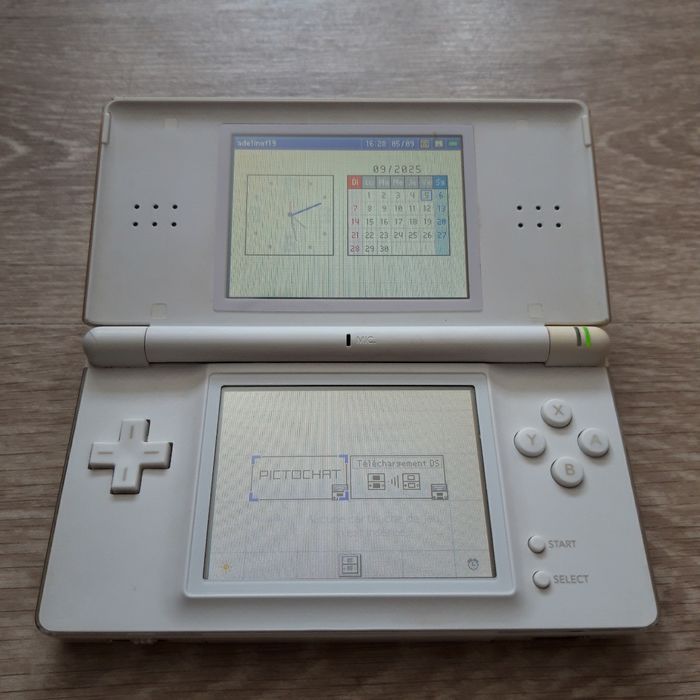 Console Nintendo DS Lite blanche avec stylet + chargeur - photo numéro 7