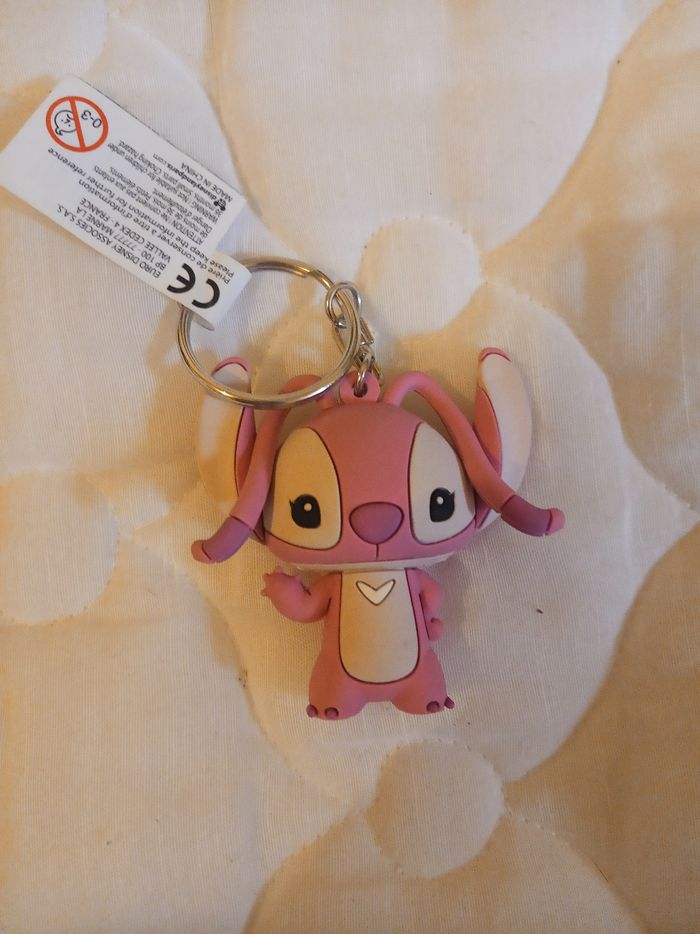 Porte clé de angel dans stitch Disneyland Paris neuf