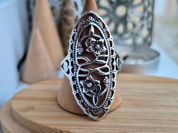 Bague Argentée Ajouré, avec un design fleur Minimaliste