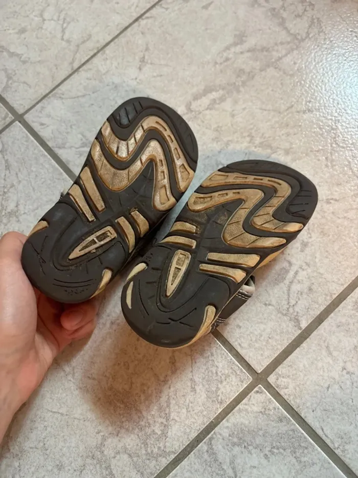 Petite chaussure ouverte - photo numéro 3
