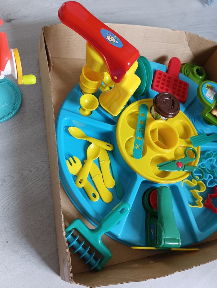 Ensemble carousel pâte à modeler+ accessoires en Tbe - photo numéro 5