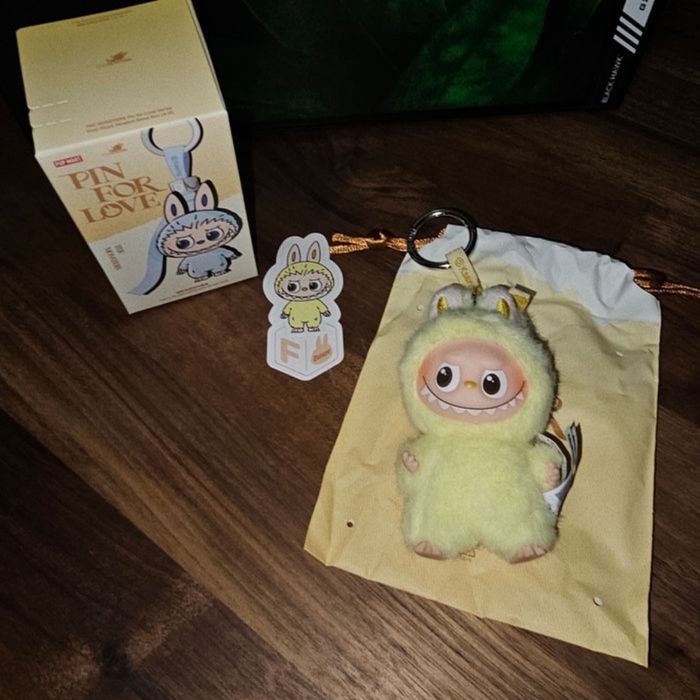 Labubu pin for love lettre F