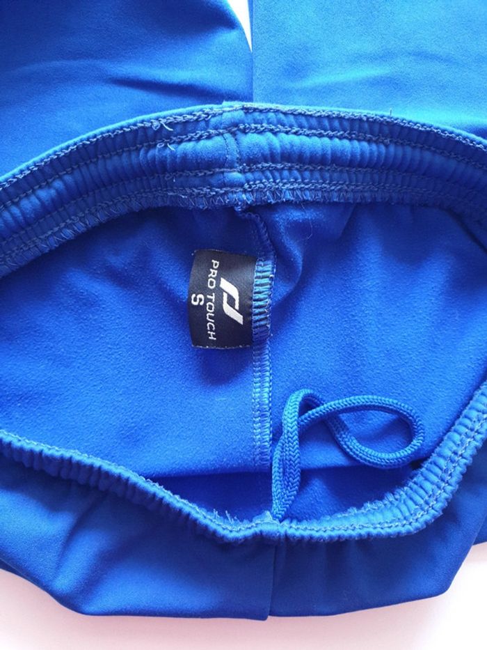 Tee-shirt et sous short Taille S pour le foot - photo numéro 8
