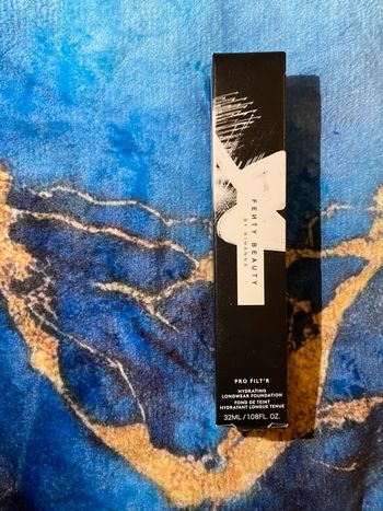 Fond de teint Fenty Beauty teinte 145