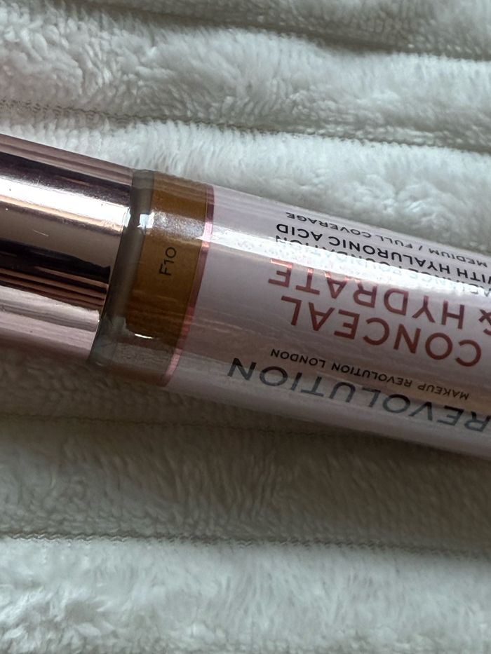 Fond de teint liquide Makeup Revolution - photo numéro 2