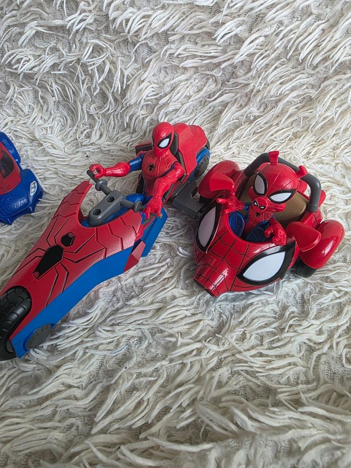 Voiture disney spiderman et spider cochon disneyland paris - photo numéro 2