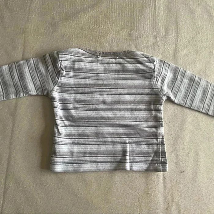 🧸 Joli haut à rayures grises pour bébé 🧸 - photo numéro 2