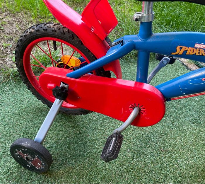 Vélo avec petites roues - photo numéro 4