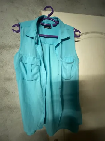 Chemise fine sans manche taille 38