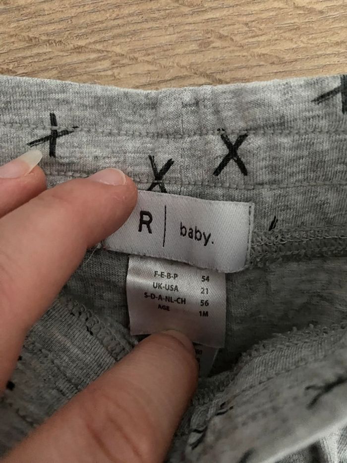Lot 2 pantalons 1 mois - photo numéro 4