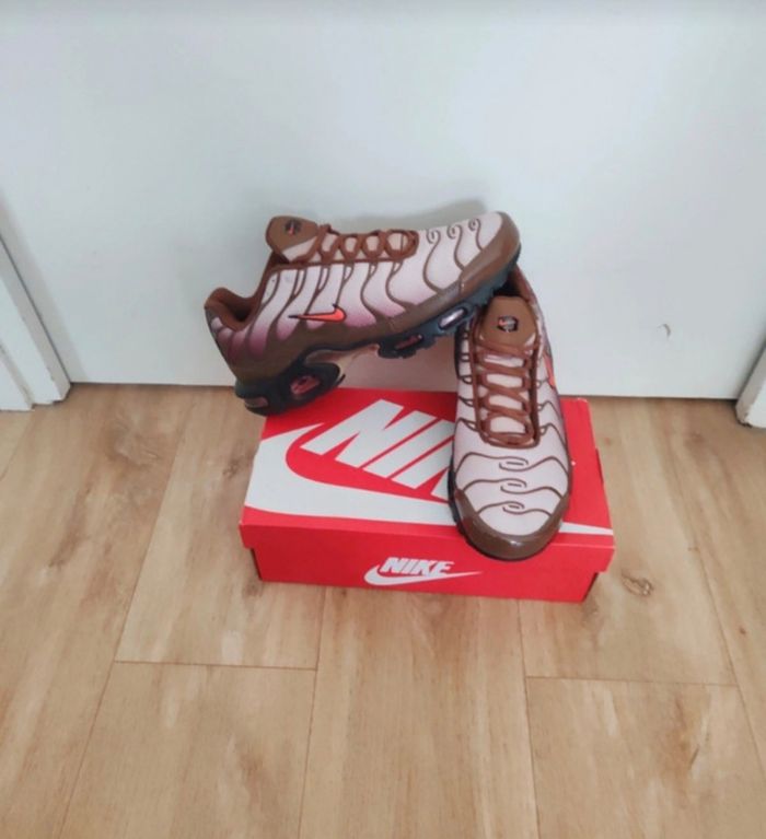 Basket tn taille 44 et 42 prix 55€ jamais porté