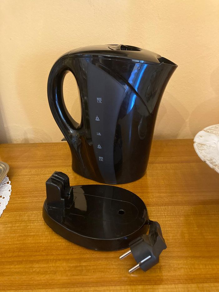 Bouilloire électrique Home Essentials 1,7L noire très bon état - photo numéro 2