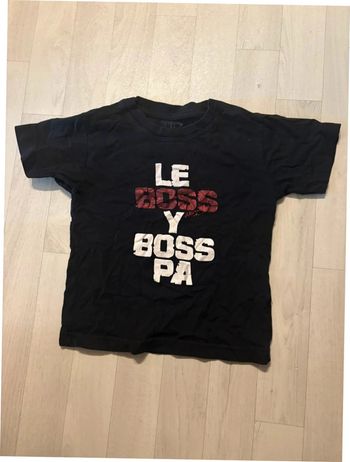 T-shirt noir manches courtes 6 ans akoz très bon état