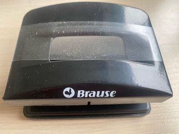 Deux perforatrice 2 troux neuves toujours dans emballage