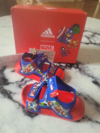 Sandales Adidas Marvel