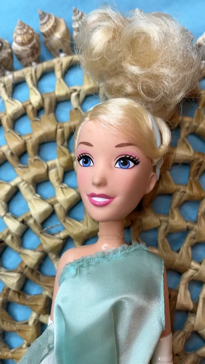 Barbie princesse " Cendrillon " - photo numéro 4