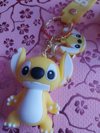 Porte clé stitch jaune