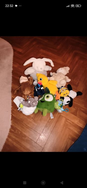 Lots de différentes peluches et doudous