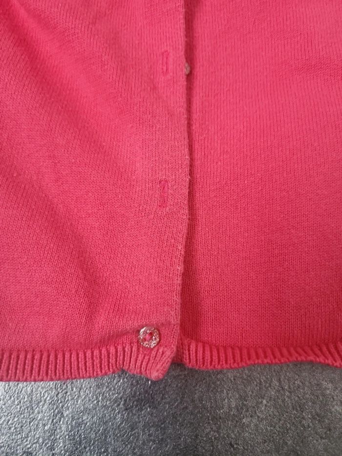 Lot 2 gilets fille 5 ans très bon état - photo numéro 6