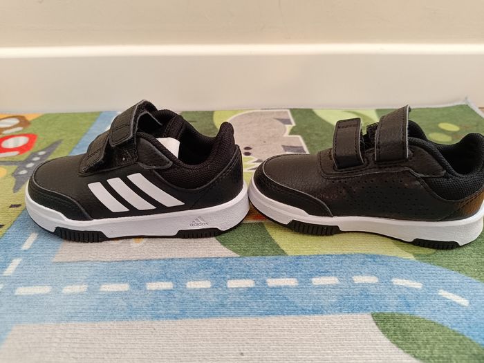 Paire de basket Adidas taille 22 - photo numéro 4