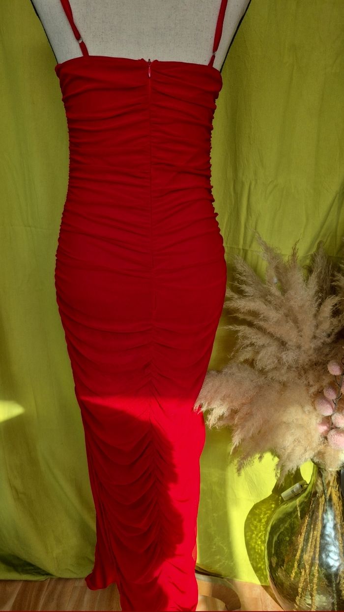 Robe de soirée rouge - photo numéro 4