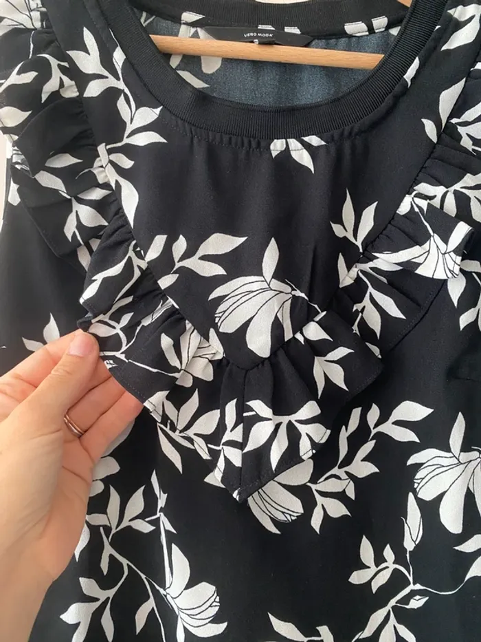 Top fleuri noir et blanc Vero Moda - Taille L - photo numéro 3