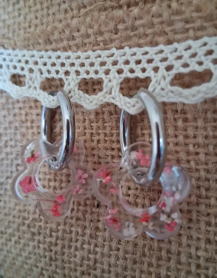 Paire de boucles d'oreilles anneaux pampilles fleurs séchées - photo numéro 2