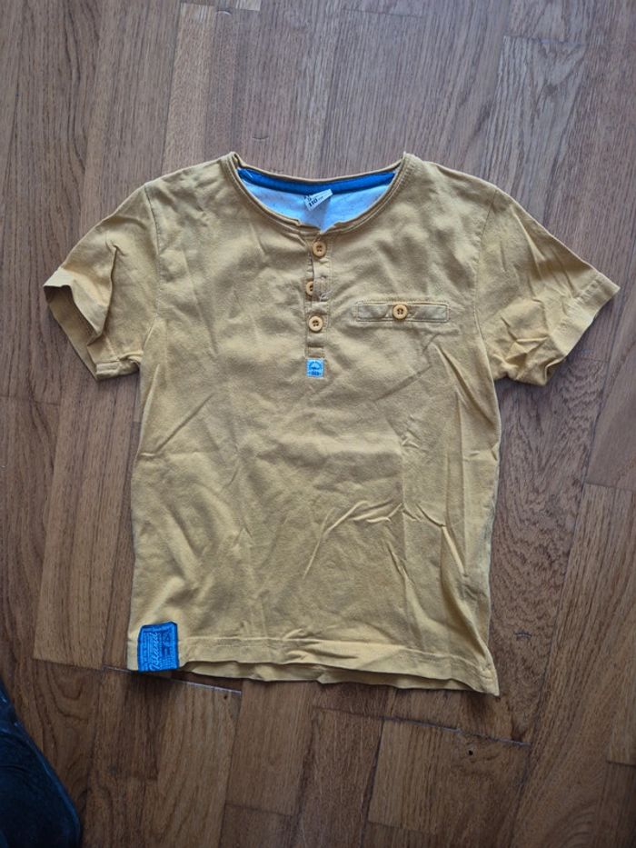 Tape à l oeil tee-shirt moutarde taille 5 ans