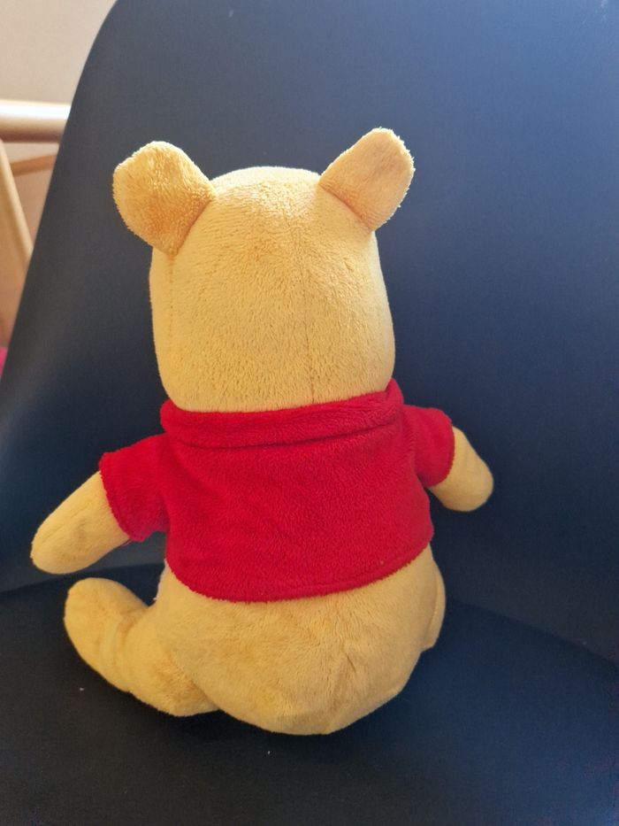 Peluche Winnie l'ourson en très bon état - photo numéro 4