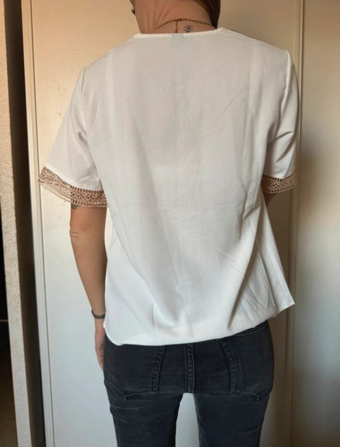 Blouse blanche col V - photo numéro 3