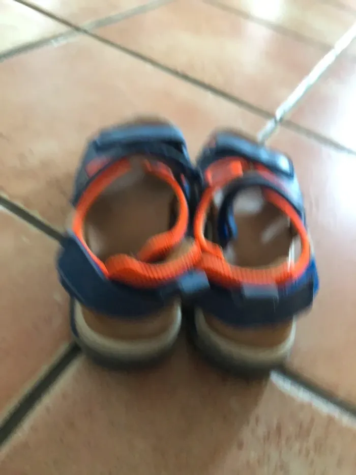 Paire de sandales en cuir - photo numéro 3