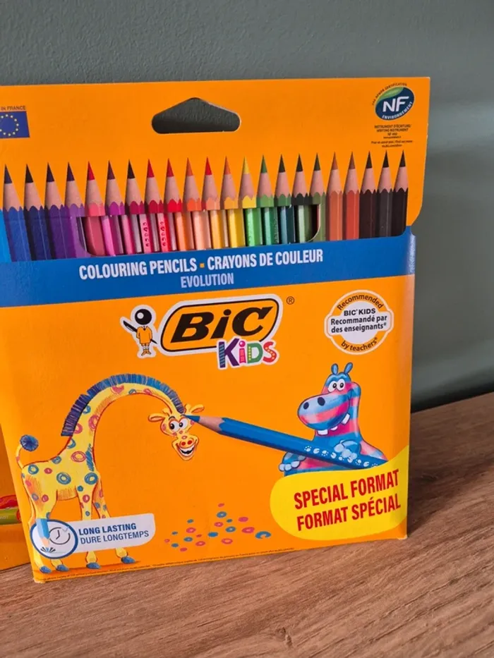 Lot 24 crayons de couleur + 24 crayons de bois neuf bic - photo numéro 2