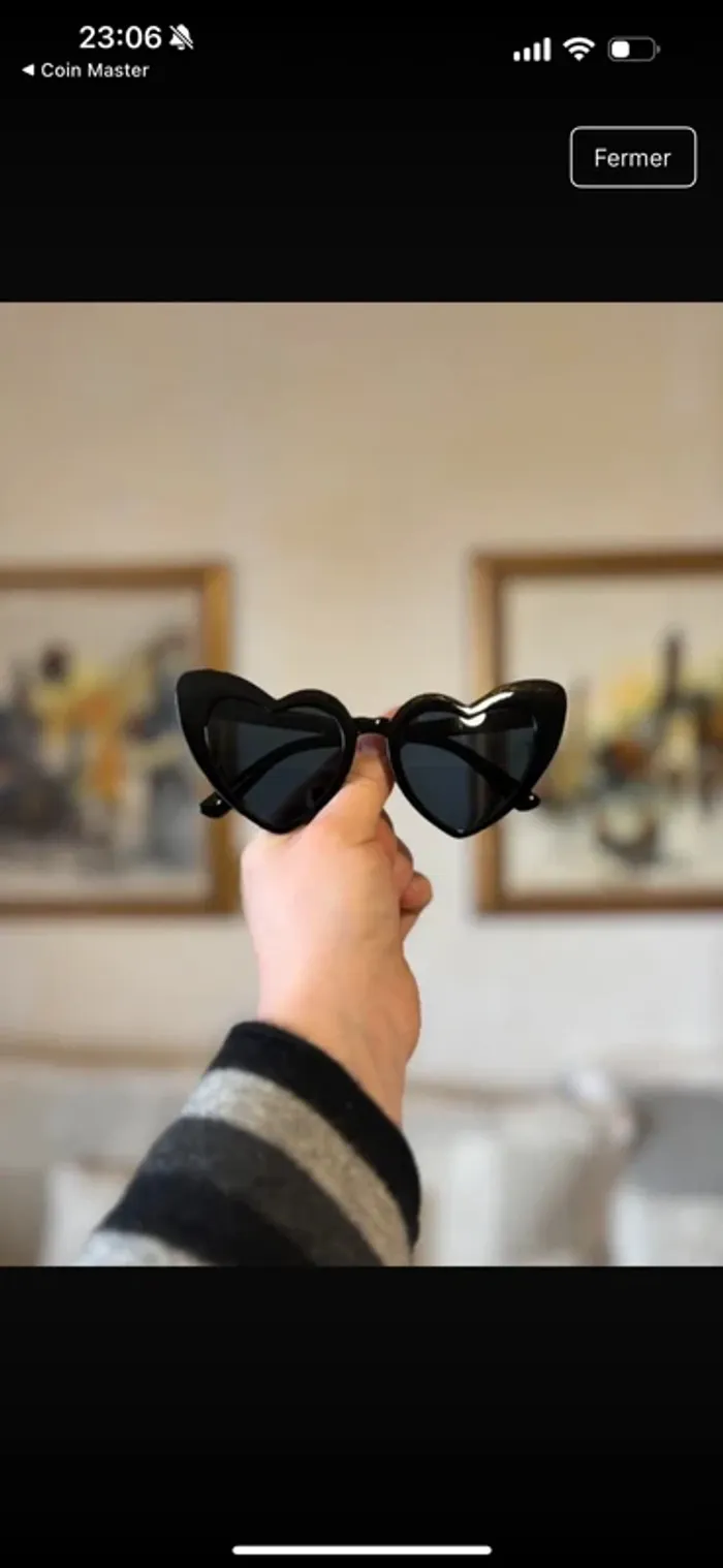 1 paire de lunettes de soleil cœur