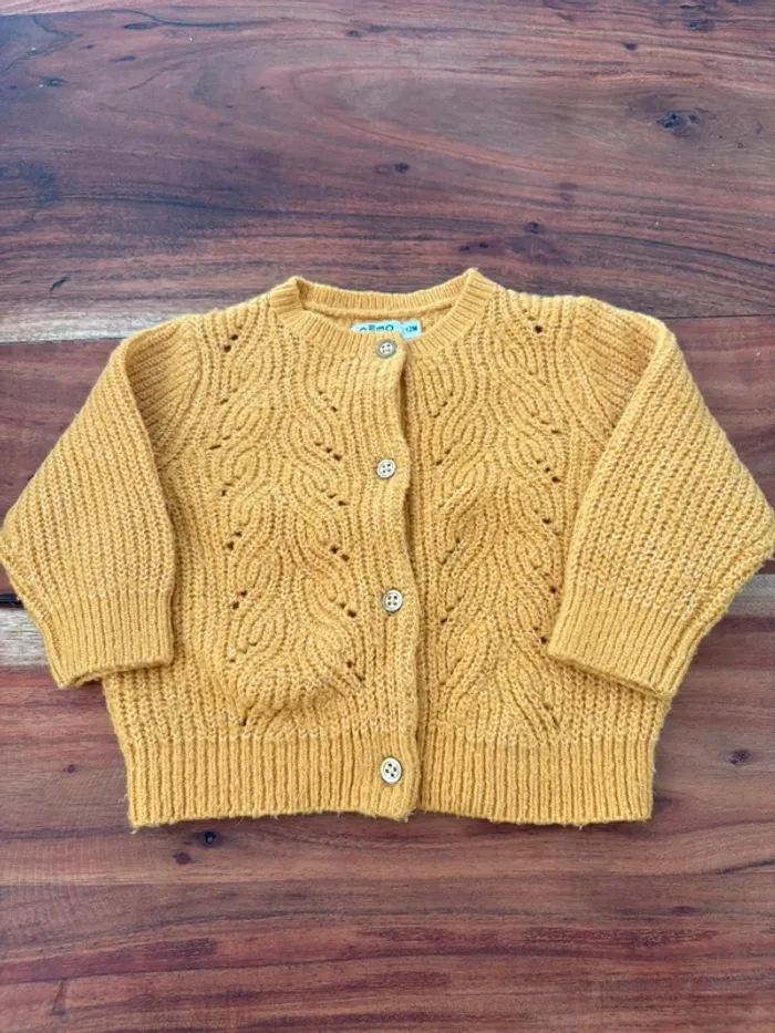 Gilet moutarde 12 mois