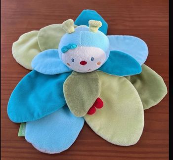 Peluche Doudou, coccinelle, abeille, baby Sun, pétales bleu vert