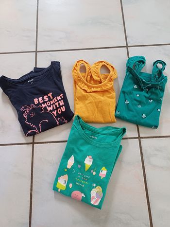Lot t shirt et débardeurs 4 ans