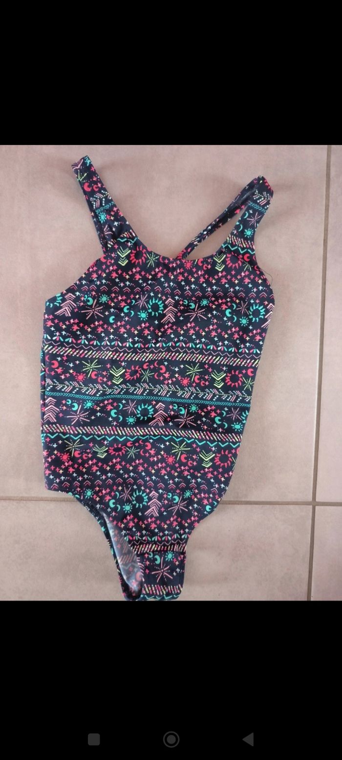 Vend maillot de bain fille 8/9 ans - photo numéro 2