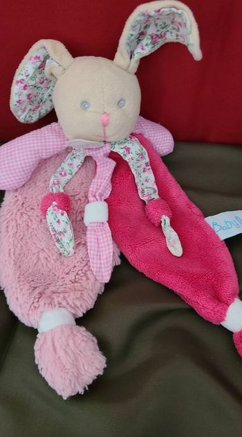 Doudou lapin poupi rose