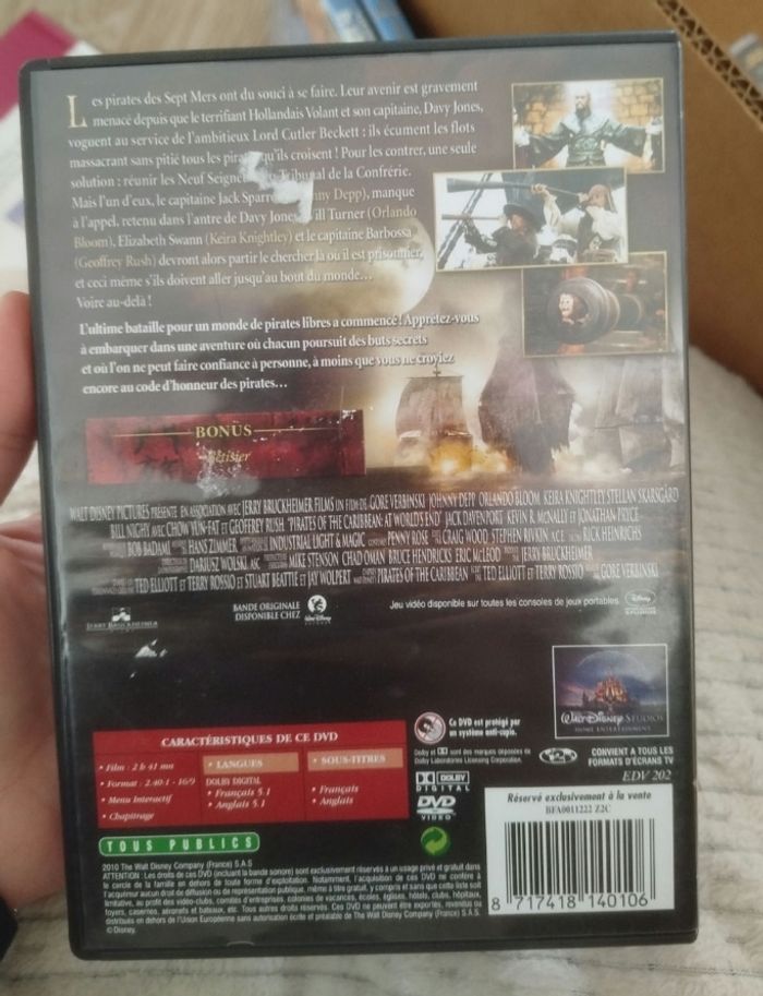 DVD Disney pirate des Caraïbes jusqu'au bout du monde - photo numéro 2