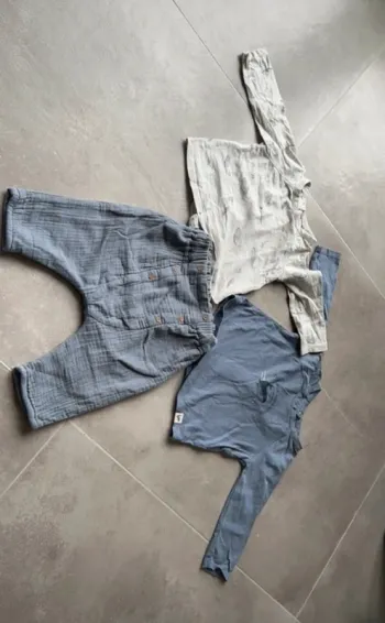 Pantalon type Sarouel et 2 tee shirt Verbaudet 6 mois