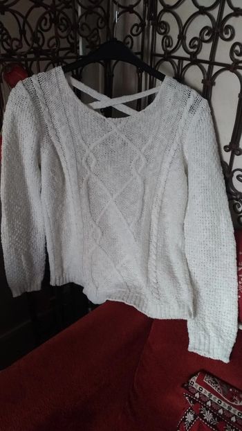 Haut blanc ajouré manches longues. Grain de Malice. Taille M. Très bon état